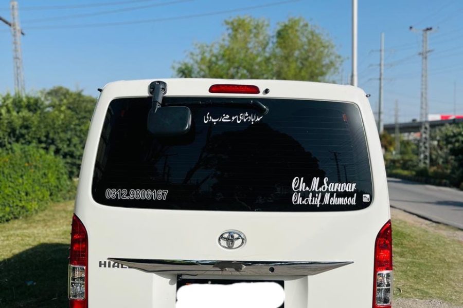 Toyota HiAce Grand Cabin LES-1728